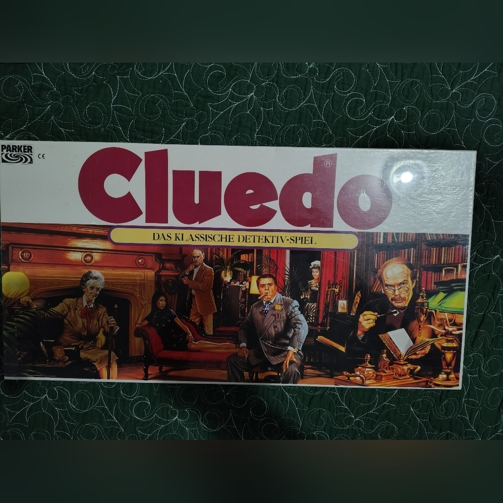 Cluedo – classic detective game Vintage board game by Parker - German Edition